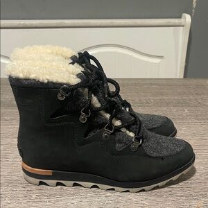 Sorel Sneakchic Alpine Boot Size 7.5